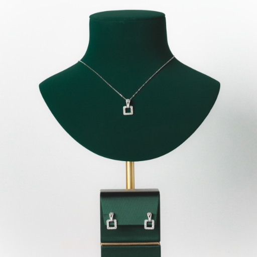 سلسال مع أقراط من الزركون