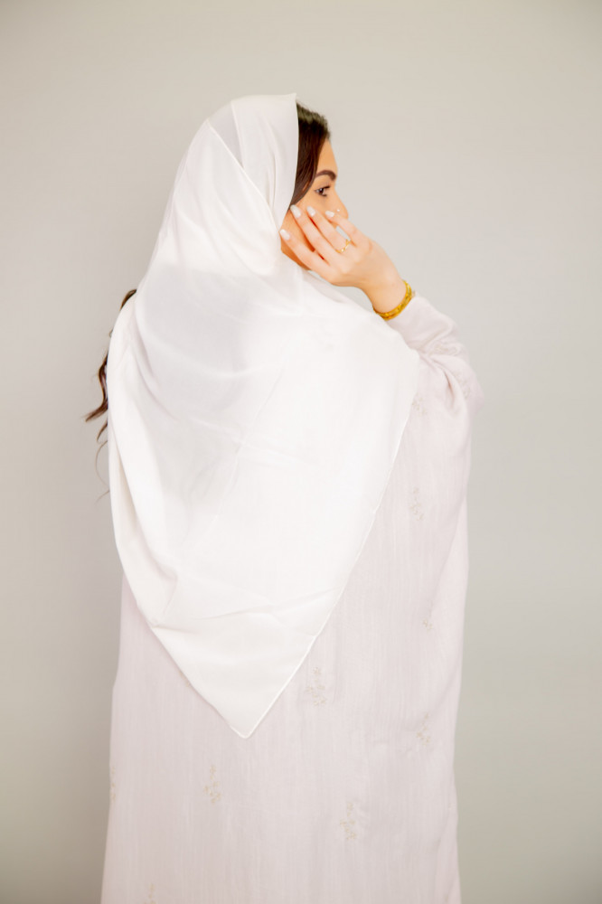عباية لينن مطرزة