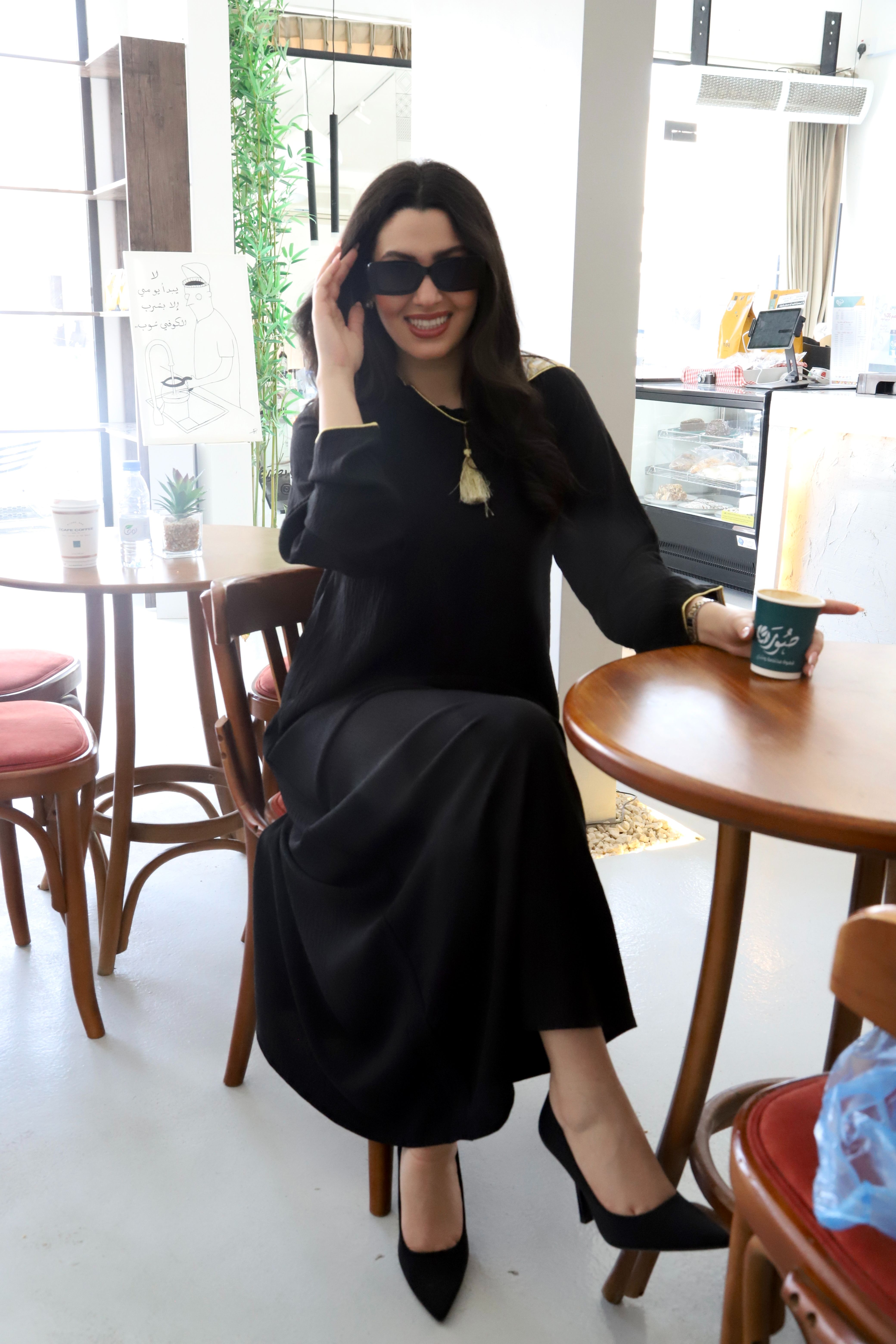 جلابية فاخرة من القطن بتصميم كلاسيك باللون الأسود...