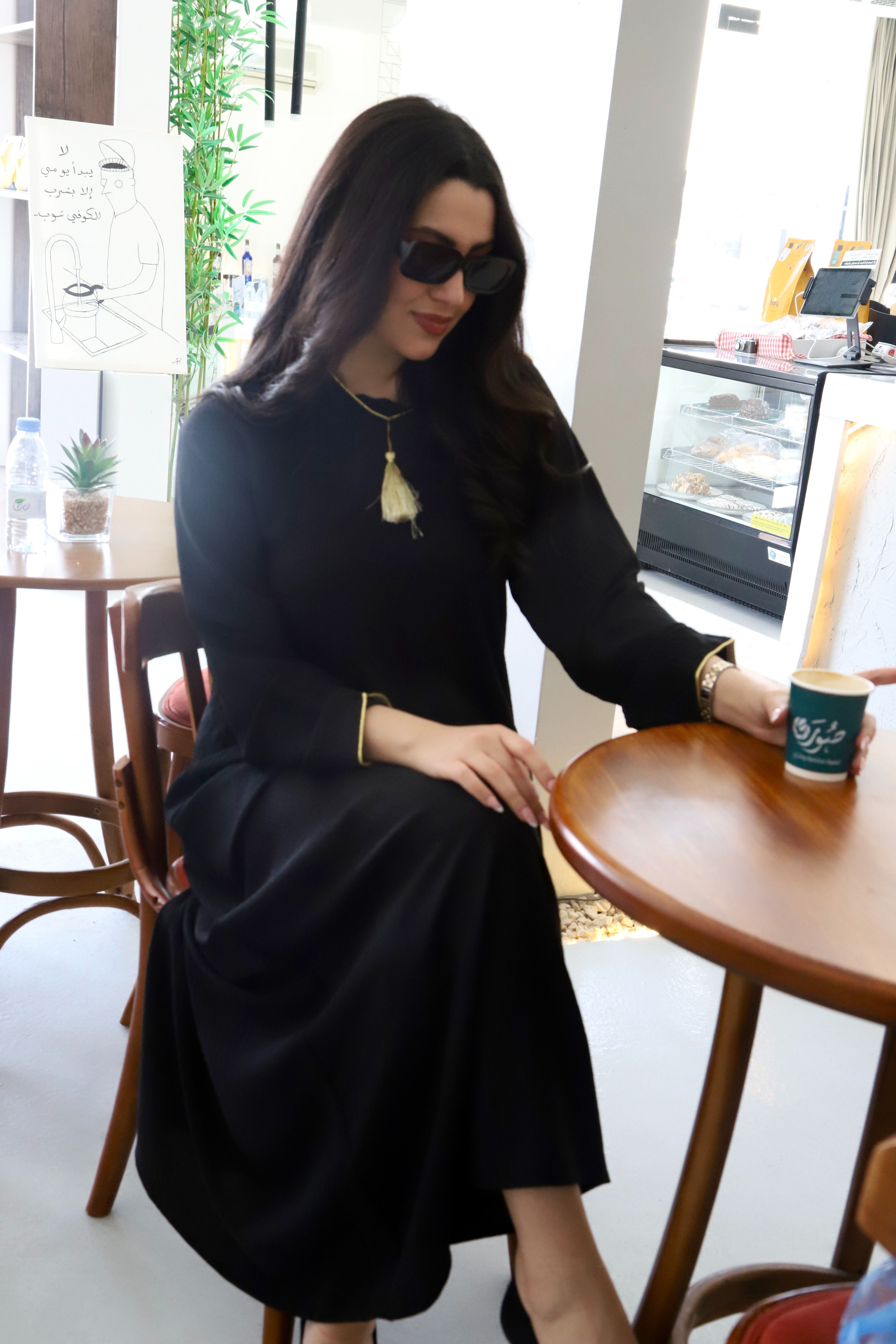 جلابية فاخرة من القطن بتصميم كلاسيك باللون الأسود...