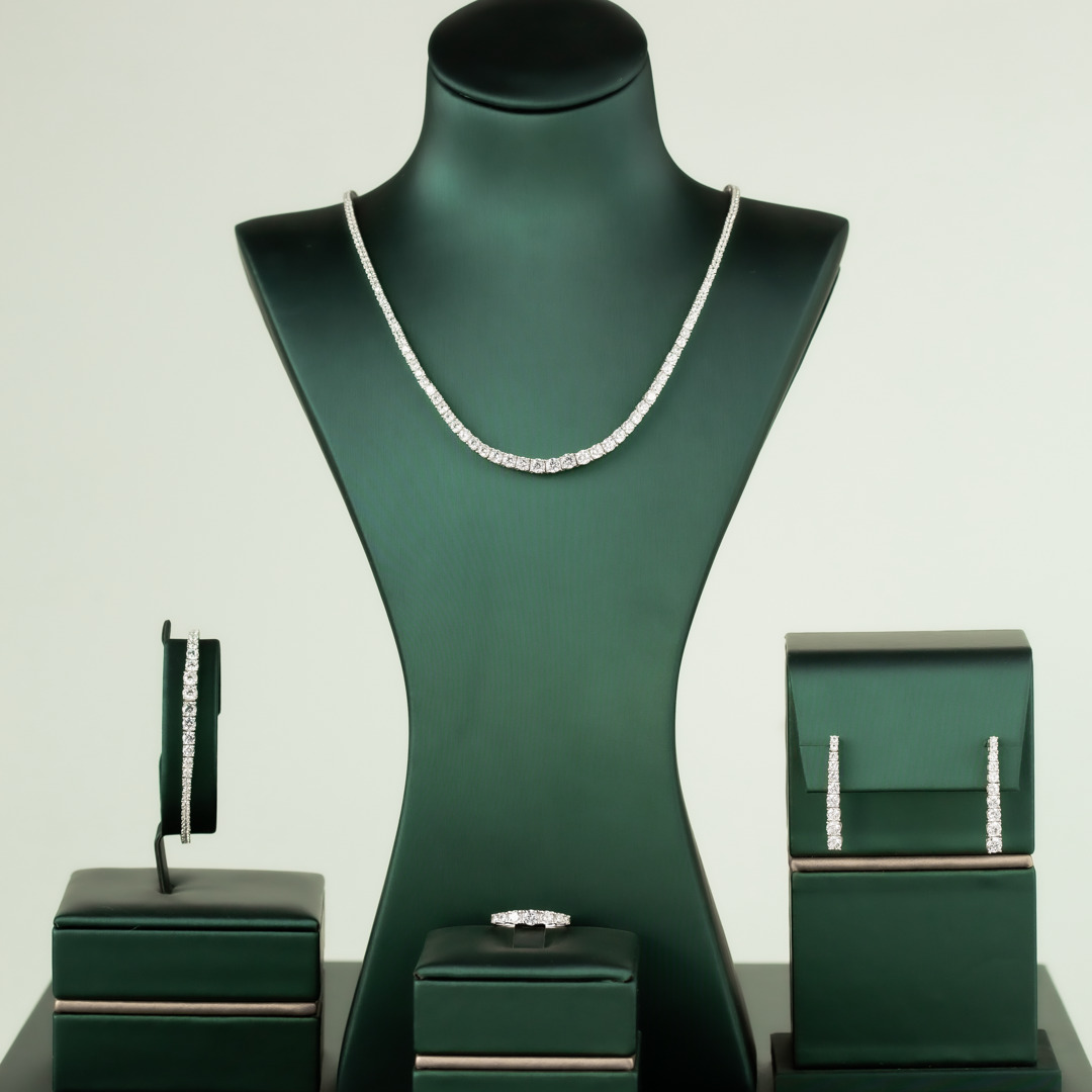 "طقم فضة عيار 925 كلاسيك مرصع بالزيركون الفاخر لمح...