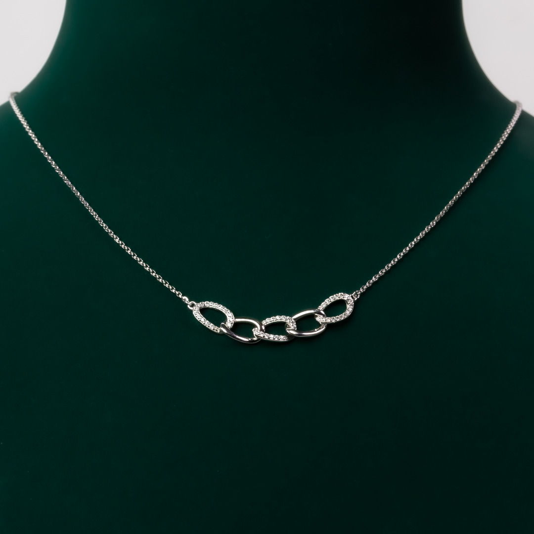 تعليقة كاملة من نواعم الفضة الفاخرة 925